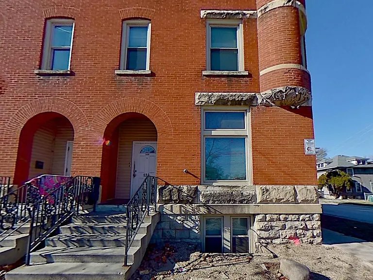 113 N Hickory St #B — Photo 2