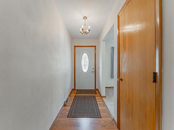 4th image of 1437 E Pine St