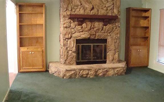 5th image of 445 N Amherst Dr