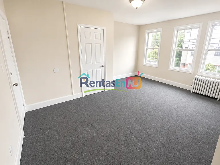 14 Nursery St #2B — Photo 2