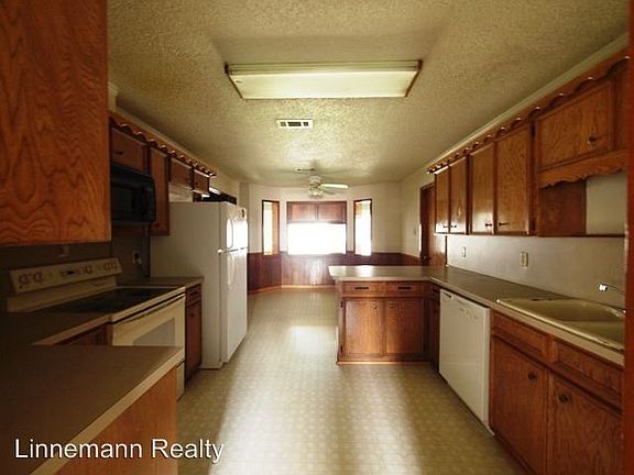 5th image of 808 Cliffside Dr