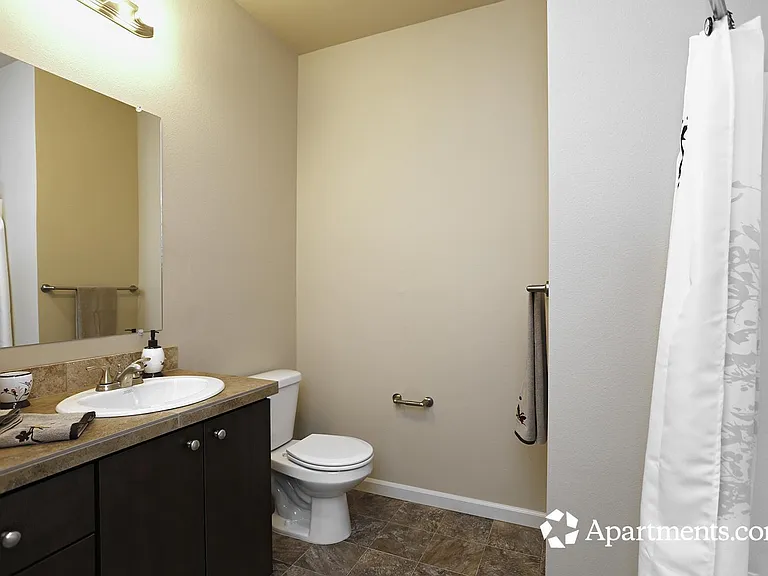 Plumtree Apartments — Photo 28