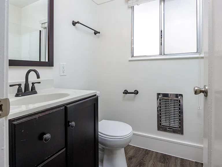 435 S Norton Ave — Photo 12