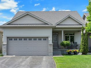 116 Elfin Grv, Ottawa, ON K2V 0B9