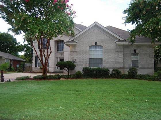 1st image of 2809 Lakeside Dr
