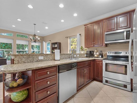 4th image of 254 Calusa Blvd