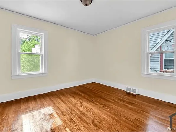 15841 Wisconsin St, Detroit, MI 48238