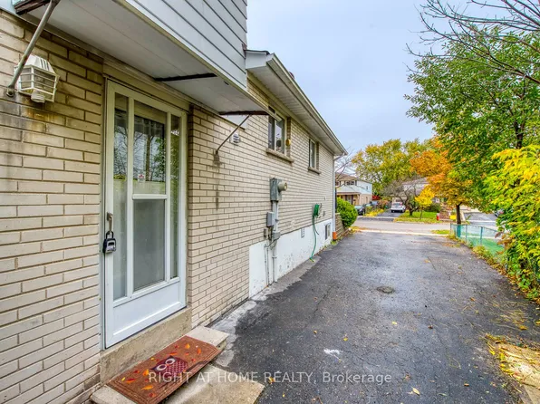 2835 Hollington Cres, Mississauga, ON L5K 1E8