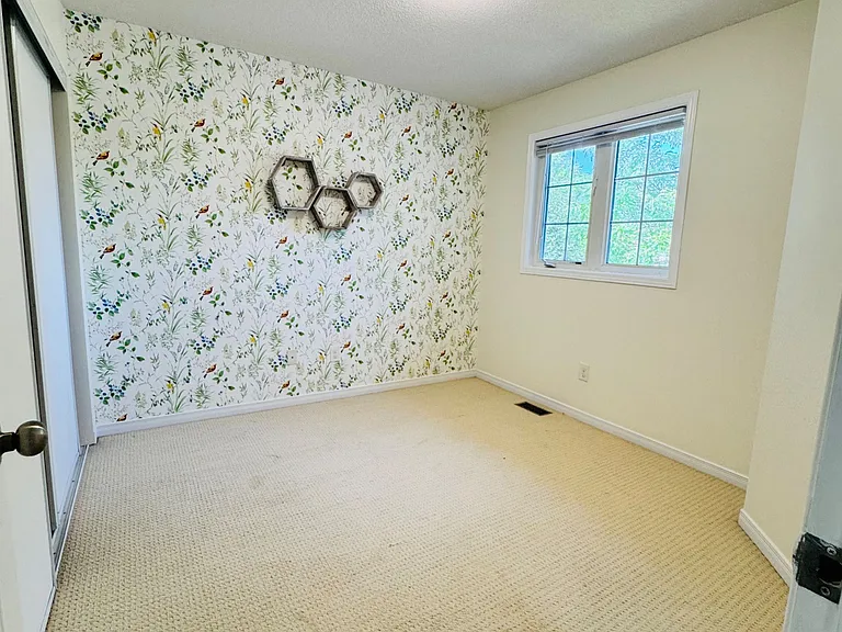 1069 Marconi Ave — Photo 15