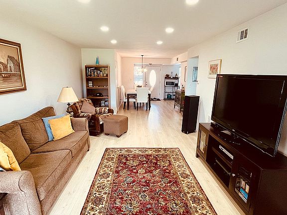 5th image of 216 Mariners Way