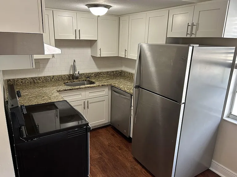 605 92nd Ave N #4 — Photo 3