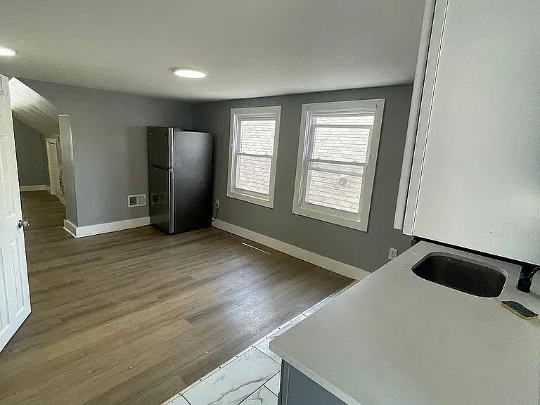 1st image of 845 Garden St #B