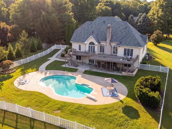 11911 Manor Rd, Glen Arm, MD 21057