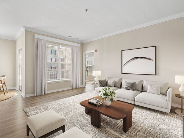 4 Riverhurst Rd #832
