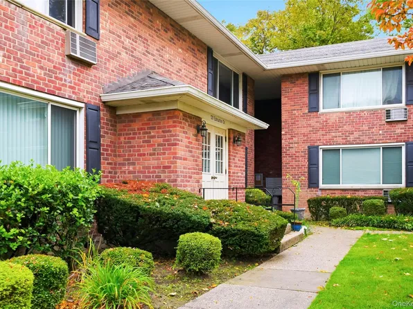 131 Edmunton Drive #G14, North Babylon, NY 11703