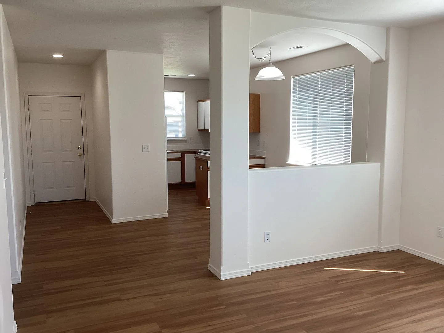 Fully updated 3Bedroom, 2bath Airway Rancher - Available NOW! — Photo 2