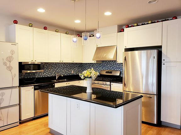 3rd image of 331 Park Cres