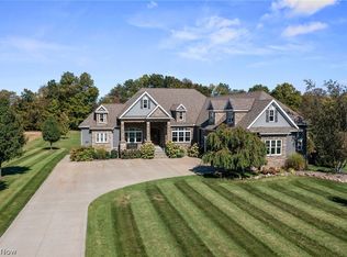 577 Lyonswood Dr, Hinckley, OH 44233