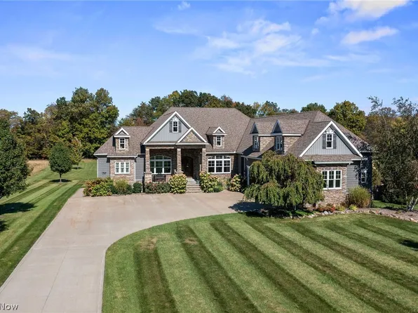 577 Lyonswood Dr, Hinckley, OH 44233