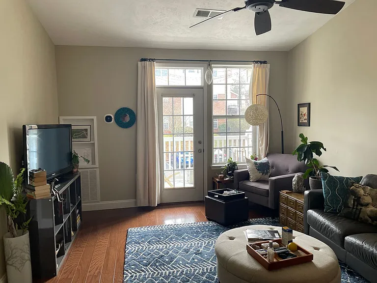 1075-301 Weybridge Ct — Photo 4