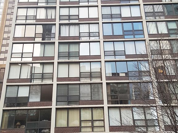 4th image of 230 E Ontario St APT 1404