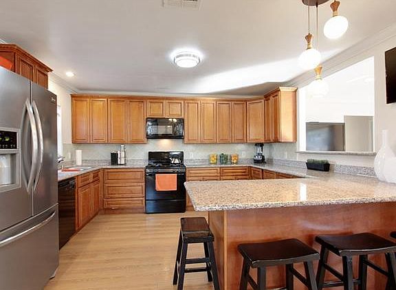 4th image of 1325 Mendez St