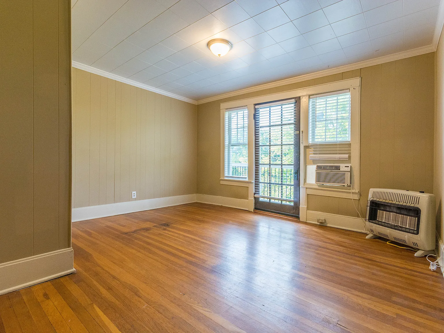 Valley View — Photo 1