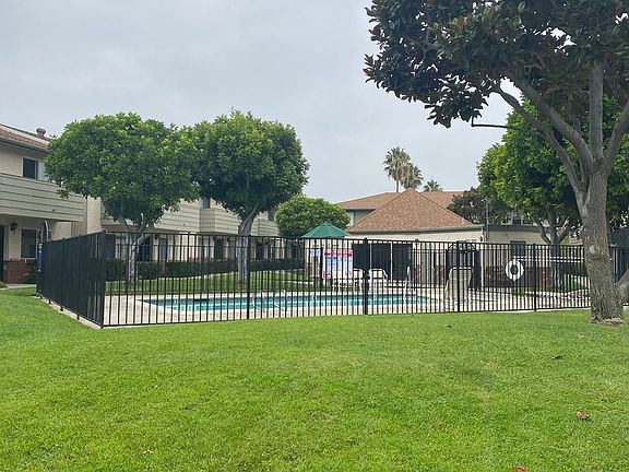 2nd image of 950 Somagnolia Ave #34
