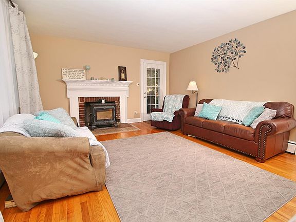 5th image of 301 Langhorne Ln