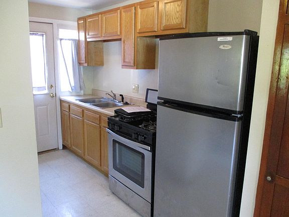 2nd image of 172 E Duncan St
