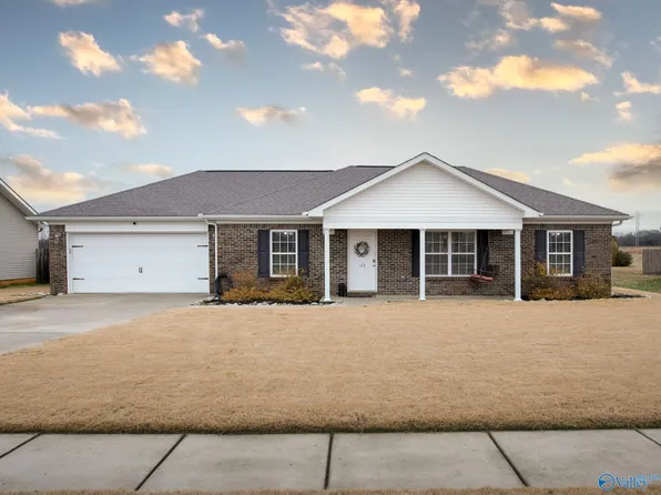 113 Ivy Darlene Dr, New Market, AL 35761