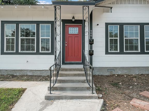 3rd image of 906 W Summit Ave