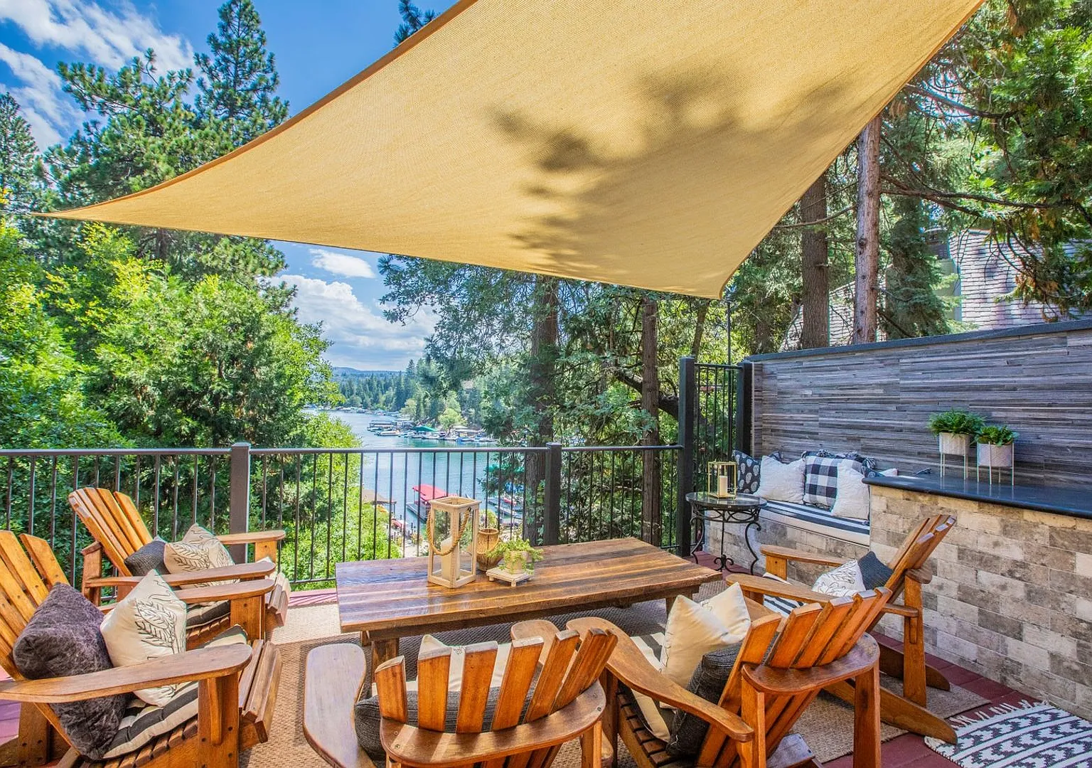Stunning Lakefront 6br House In Lake Arrowhead — Photo 2