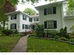 13 Park Dr, Waterford, CT 06385
