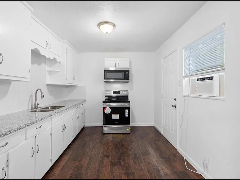 8410 Elrod St — Photo 3