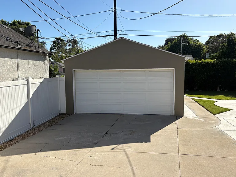 N Griffith Park Dr — Photo 4