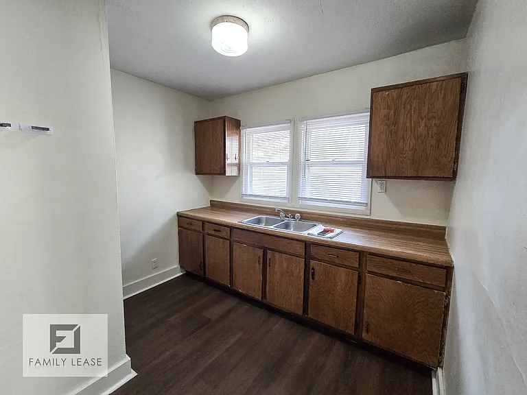 1764 N College St — Photo 7
