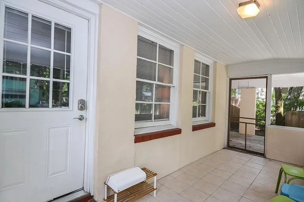 1218 Rensselaer Avenue — Photo 2