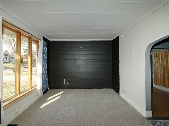 5th image of 726 10th Ave S