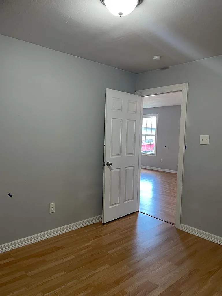 2 bed, 650 sqft, $1,300 — Photo 3