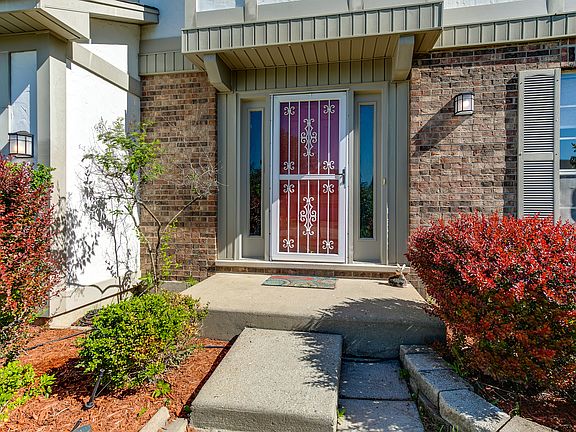2nd image of 1122 Barlow Ln