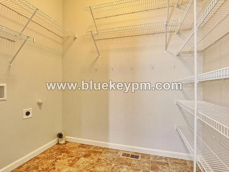 1200 SE Rasmussen Blvd — Photo 10