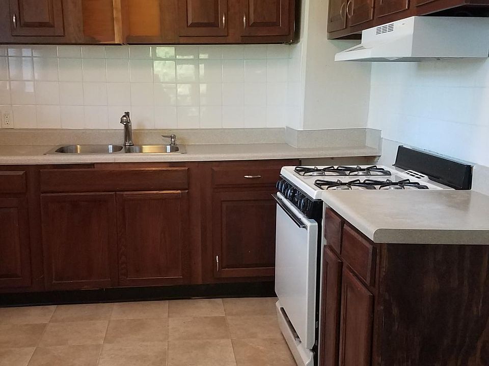 spacious kitchen with full size appliances
