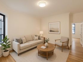 302 W 11th St