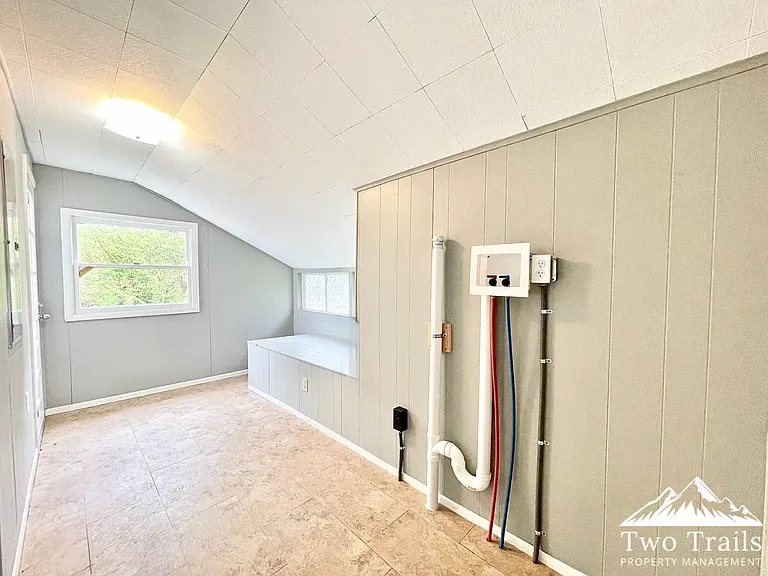 732 Florida Ave — Photo 9