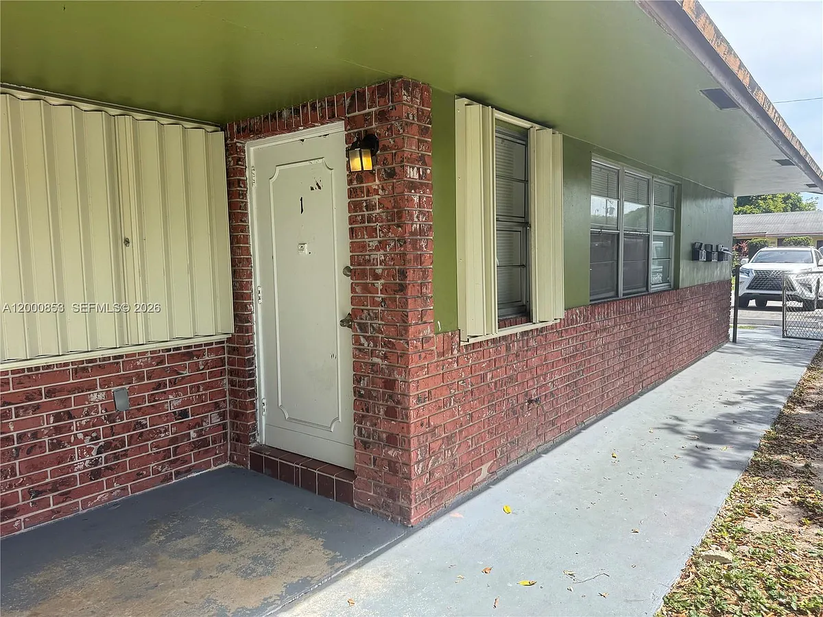 Building Photo - 6301 SW 27th St #1