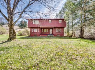 1483 Pioneer Dr, Lebanon, VA 24266
