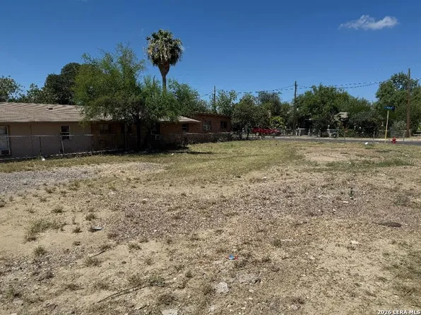 894 Concho St, Eagle Pass, TX 78852