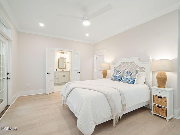 3rd image of 550 Sheldrake Court