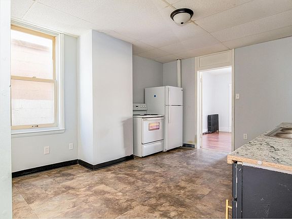 3rd image of 418 11th St APT 2